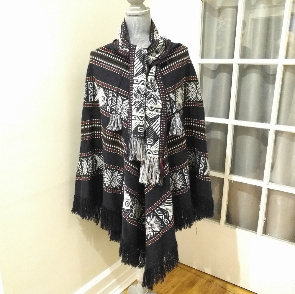 Poncho - PEGUCHE - Beautiful!